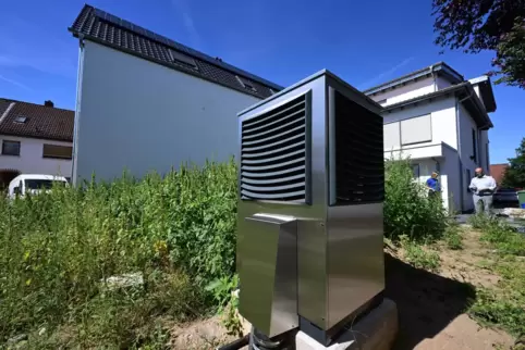 Nur 26 Prozent der von ihr geprüften Angebote für Wärmepumpen und deren Einbau haben alle wichtigen Punkte enthalten, sagt die V