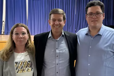 Neuer Vorsitzender des CDU-Ortsverbands Flomersheim ist Hugo Campidelli (rechts), hier mit Vorgänger Ulrich Fleischmann und Stel