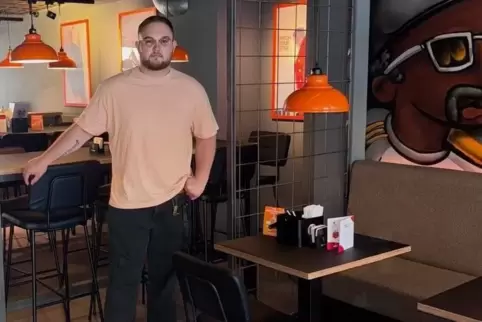 Konstantin Grenbenv im Two Men Philly Cheesesteak Diner. Sein Geschäftspartner David Graf befindet sich derzeit auf Insparations