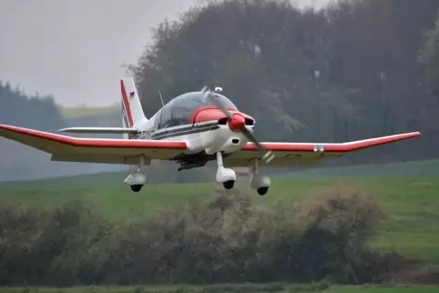 Sanfte Landung inklusive: Beim Flugtag in Langenbach können es Besucher ausprobieren. Rundflüge sind in der Regel ein Renner bei
