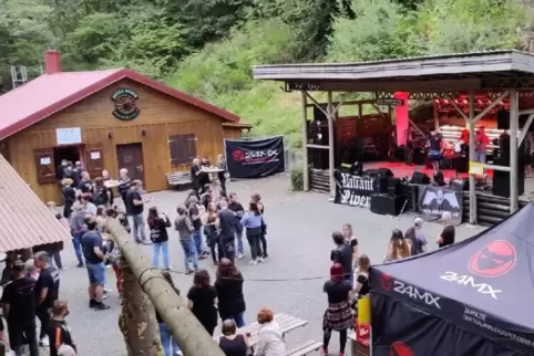 Die Band „Valiant Viper“ tritt an der Futzy Ranch in Reichweiler auf. 