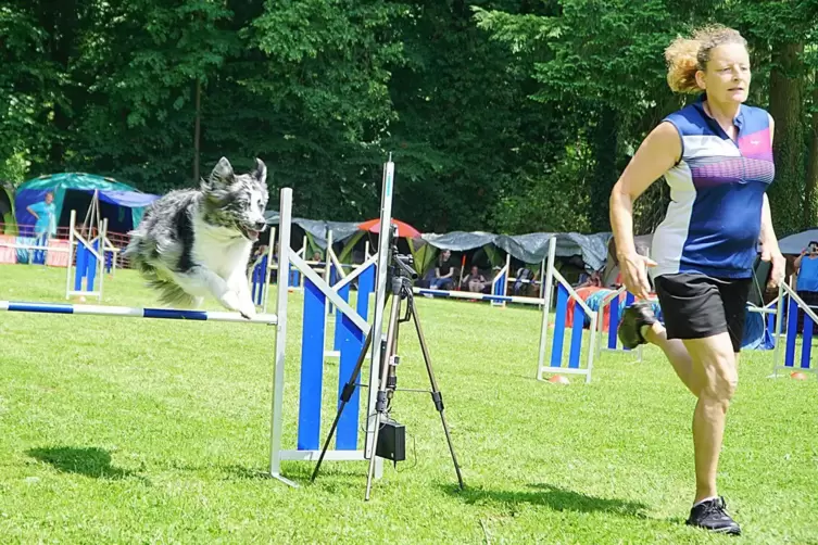 Eigens aus der Schweiz zum Rosencup angereist: Natalie Nu&szlig;baumer mit Hund Kaleea. 