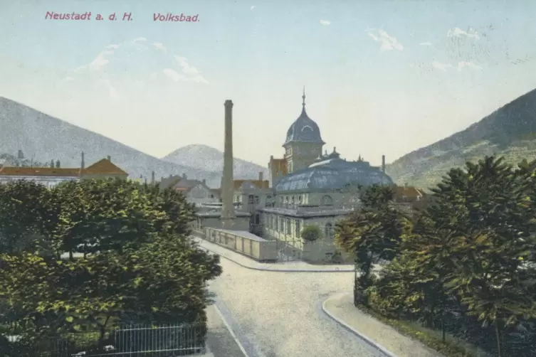 Auf einer alten Postkarte ist das Volksbad abgebildet. 