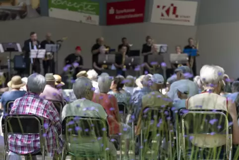 Trotz der Hitze waren viele Zuhörer zum Konzert gekommen.