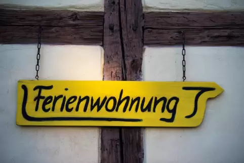 Ferienwohnungen: müssen in Speyer genehmigt werden; andernfalls könnte Zweckentfremdung vorliegen. 