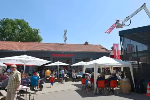 Mit der Drehleiter ging es am Tag der offenen Tür hoch hinaus.