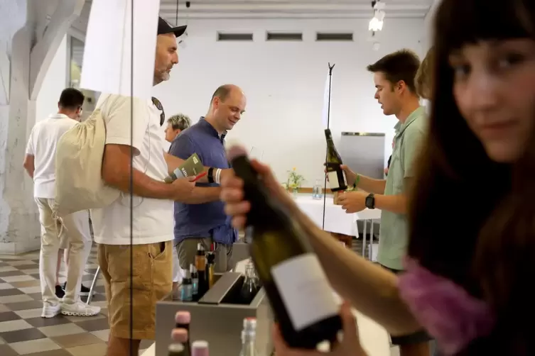 Zum Teil haben Besucher die Weinetiketten fotografiert, wenn ihnen ein Wein besonders gut schmeckte. 