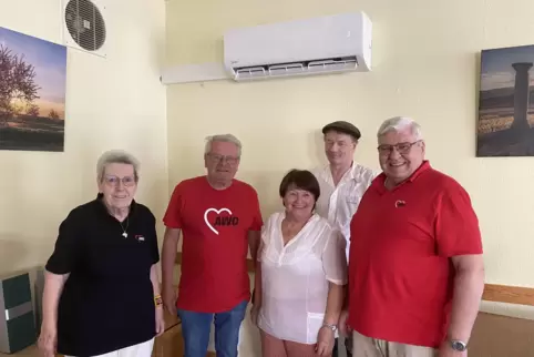 Freuen sich darauf, Hilfsbedürftigen eine Abkühlung anbieten zu können: Karin Raffke, Uwe Chelius, Traudel Bormuth, Robert Kröne