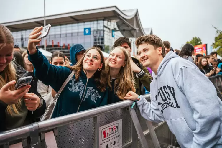 Ein Star zum Anfassen: Bei Veranstaltungen nimmt sich Felix von der Laden Zeit f&uuml;r seine Fans.