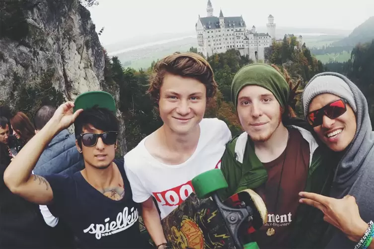 Mit seinen YouToube-Kollegen ist von der Laden mit dem Longboard durch Deutschland ganz Deutschland gefahren. 
