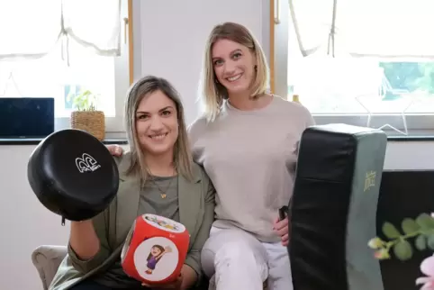  Janine Wilde (links) und Jennifer Werner bieten ihre Kinderselbstbehauptungskurse in Dudenhofen sowie auf Anfrage in umliegende