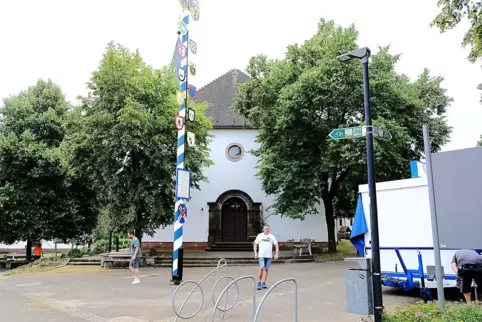 Vor der Kirche hat diese Woche bereits der Aufbau der 750-Jahr-Feier begonnen.