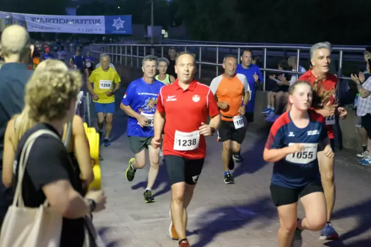 625 Sportlerinnen und Sportler machten sich auf den Weg, davon 249 im Hauptlauf. Dass der Wettbewerb in Glan-M&uuml;nchweiler Teil de