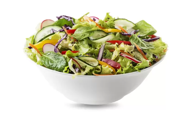 Salat hat wenig Energie, dafür aber ein großes Volumen, das den Magen füllt. Das hat zur Folge, dass der Appetit auf kalorienrei Salat hat wenig Energie, dafür aber ein großes Volumen, das den Magen füllt. Das hat zur Folge, dass der Appetit auf kalorienrei