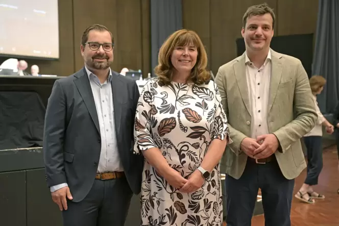 Lars Pletscher (links), OB Jutta Steinruck und Dvid Guthier. Lars Pletscher (links), OB Jutta Steinruck und Dvid Guthier.