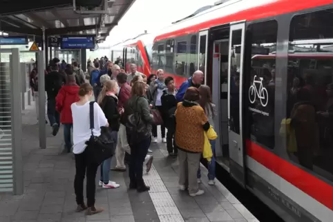 Auf der Regional-Express-Linie von Neustadt über Landau (Foto) nach Karlsruhe sollen ab 2026 die Dieselfahrzeuge durch neue Akku