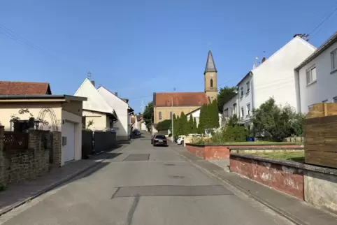 Die Hauptstraße in Unkenbach: Nur ein paar Meter weiter oben befindet sich der Tatort des Verbrechens vom 12. Juni. 