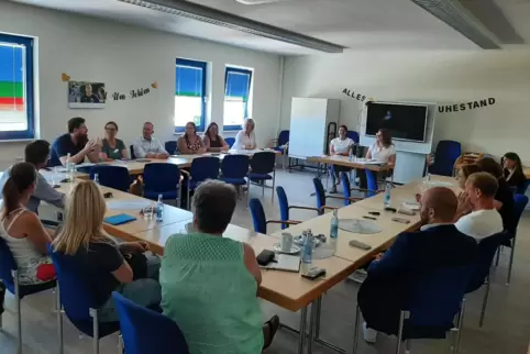 Pflegestammtisch: 17 Dienstleister aus dem Gesundheitswesen der Westpfalz wollen sich regelmäßig treffen, um die Pflege voranzub