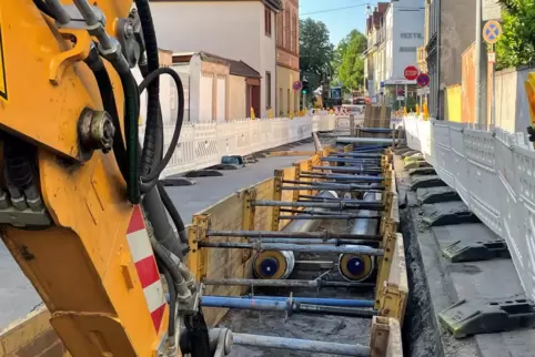 Fernwärme-Ausbau in der Karmeliter- und Zeppelinstraße: eines der Infrastrukturprojekte der Stadtwerke.