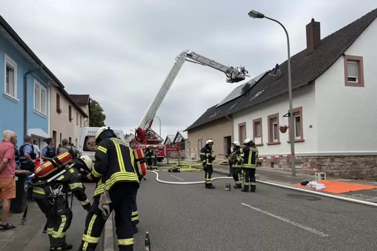 F&uuml;r den Verkehr gibt es in dieser Situation in der Vogesenstra&szlig;e kein Durchkommen mehr. 