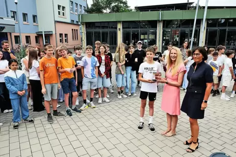 So sehen Sieger aus: Das Team des Helmholtz-Gymnasiums hat zum dritten Mal in Folge das Zweibrücker Stadtradeln gewonnen. Hier b