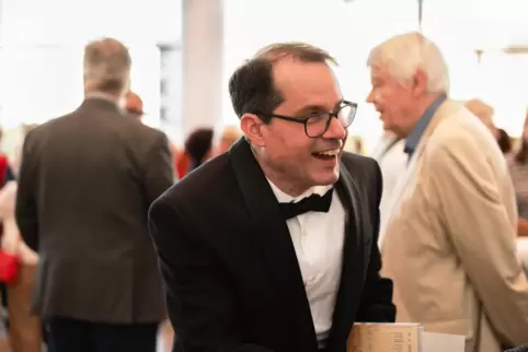 Der Menschenfänger: Beat Fehlmann vor einem Konzert im Gespräch mit dem Publikum. 