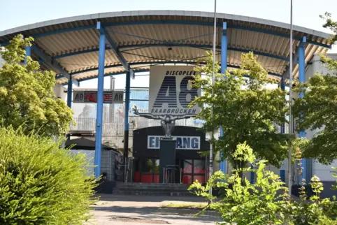 In dieser Diskothek in der Nähe des Stadions des 1. FC Saarbrücken kam der Säugling am 28. Juni zur Welt.