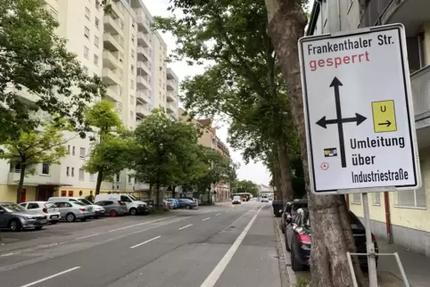Nach der Kanalisation soll auch die Straße erneuert werden. Das soll bis März 2027 dauern.