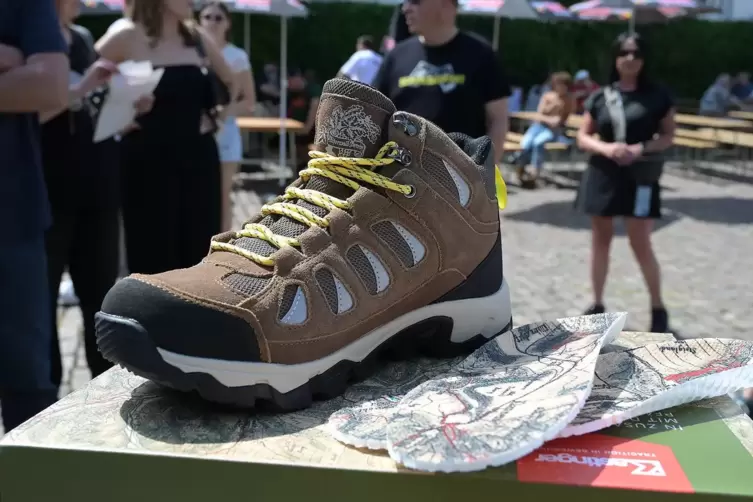Ein Wanderschuh darf in der Schuhstadt Pirmasens nicht fehlen. 