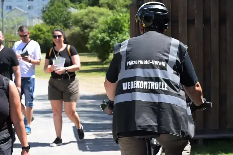 Ordnung muss sein - Wegekontrolle im Strecktal.