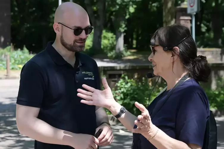 Florian Bilic im Gespr&auml;ch mit G&auml;stef&uuml;hrerin Ute Jaquet-Wagner.