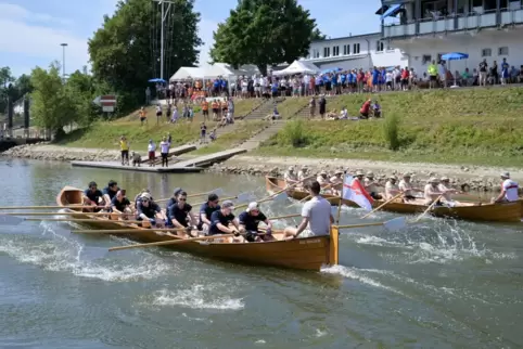 Kopf-an-Kopf-Rennen: Kirchbootregatta.