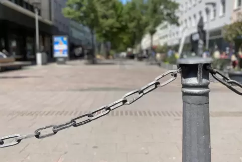 Fahrradfahren ist in der Fußgängerzone nicht erlaubt. 