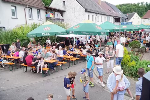 Beim Dorffest in Mittelbach waren viele Gäste unterwegs. 