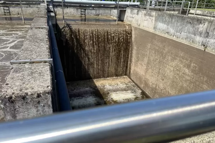 Bel&uuml;ftungsplatten f&uuml;hren zus&auml;tzlichen Sauerstoff f&uuml;r die Bakterien zu. 