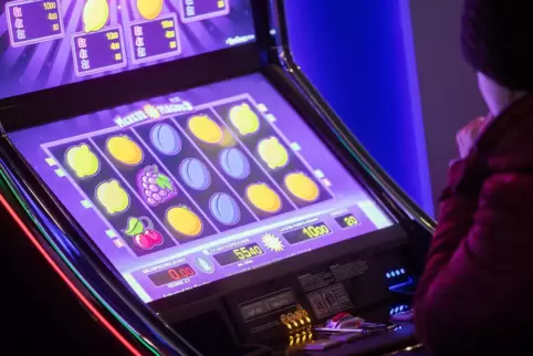 Die Ermittler haben Gaststätten und eine Spielhalle durchsucht. 