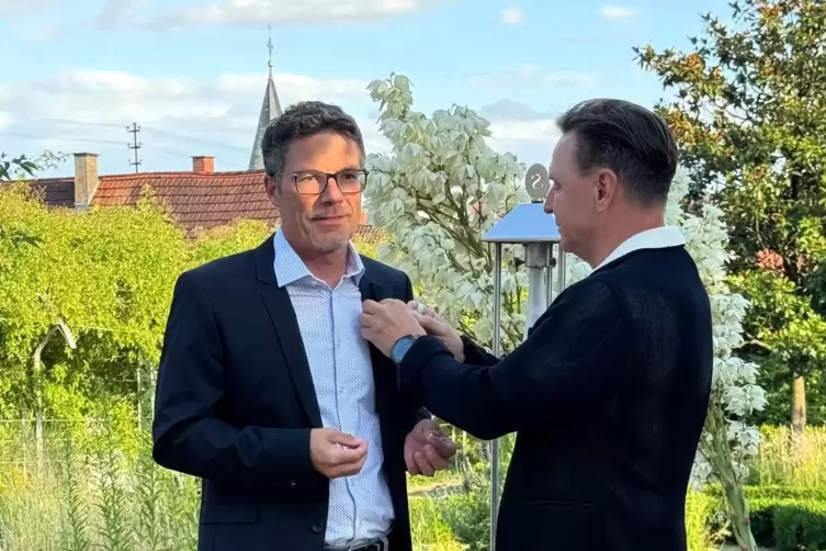 Christian Müller (links) ist der neue Präsident des Lions Club Bad Bergzabern.