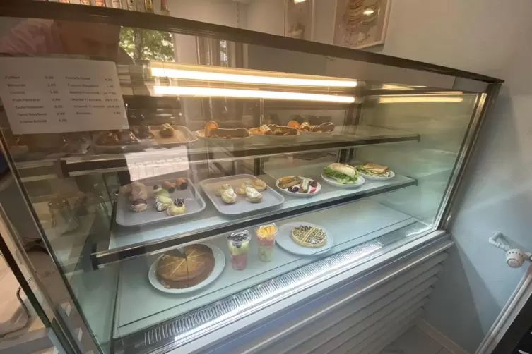 Neben Flammkuchen und Baguettes erwarten G&auml;ste auch Partisseriest&uuml;ckchen direkt aus Frankreich.