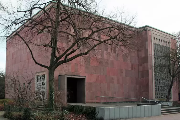 Die protestantische Lutherkirche bei der Altenwoogstra&szlig;e wurde im Jahr 1962 gebaut. 