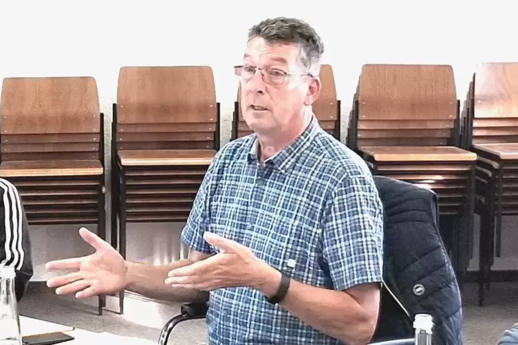 Thomas Merz &uuml;berbrachte Gr&uuml;&szlig;e aus dem Burgund.