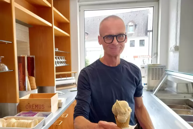 Im Eiscaf&eacute; Maurer in Ixheim setzt Leiter Stefan Pautler auf regionale Produkte. 