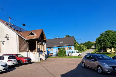 Unter anderem auf dem Parkplatz am Dorfgemeinschaftshaus in Oberalben sollen Parkflächen ausgewiesen werden, die dann vermietet 