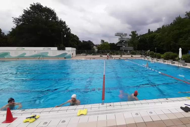 Der SC Neustadt ist auf &ouml;ffentliche Schwimmb&auml;der, hier das Stadionbad, angewiesen.