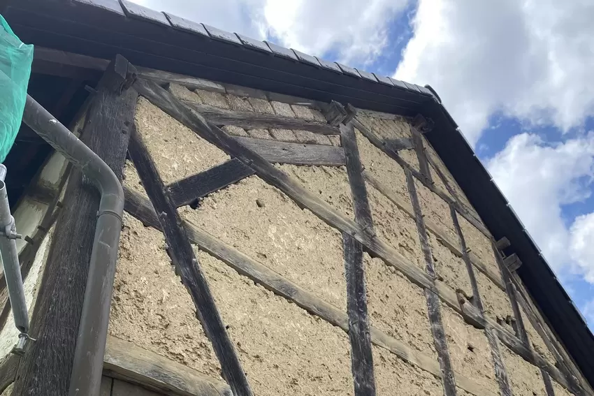 Auf drei Baustellen gleichzeitig wird in dem kleinen Ahrtal-Dörfchen gleichzeitig gearbeitet.