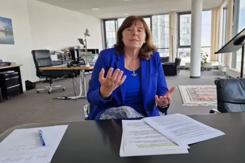 Will die letzten Monate ihrer Amtszeit nutzen, um für die Sache der Städte zu kämpfen: Oberbürgermeisterin Jutta Steinruck. Will die letzten Monate ihrer Amtszeit nutzen, um für die Sache der Städte zu kämpfen: Oberbürgermeisterin Jutta Steinruck.