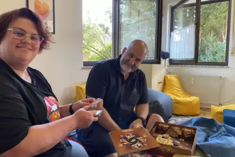 Mit Fördergeld konnten Christina und Julian Palemba Spiele und Einrichtungsgegenstände für ihren Jugendraum kaufen.