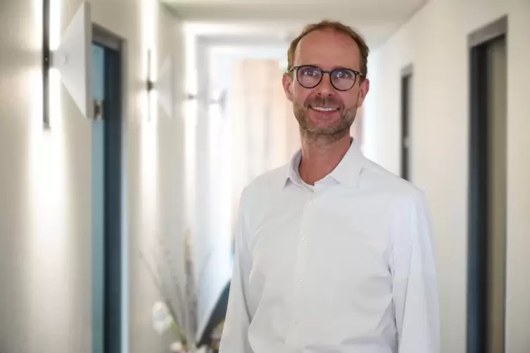 Sein Vertrag wurde gerade um sieben Jahre verl&auml;ngert: Thorsten Hemmer, Gesch&auml;ftsf&uuml;hrer der Westpfalz-Klinikum GmbH. 