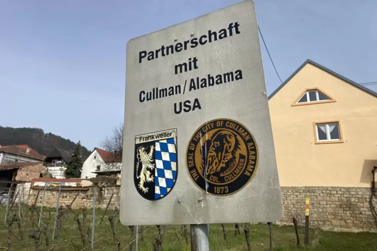 Die Schilder am Ortseingang sollen bald erneuert werden.