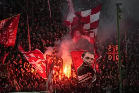 Pro abgebrannter Pyrofackel spricht der DFB eine Strafe aus.