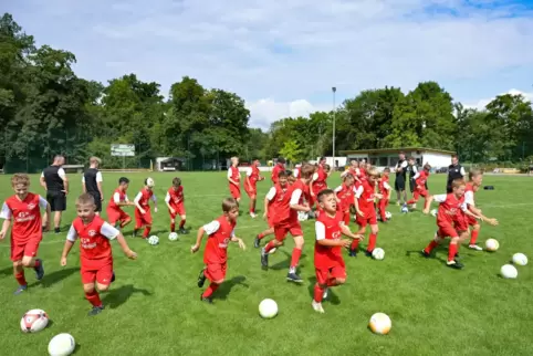 39 Kinder in Bewegung: Am Freitag endet das Camp beim ASV Waldsee.